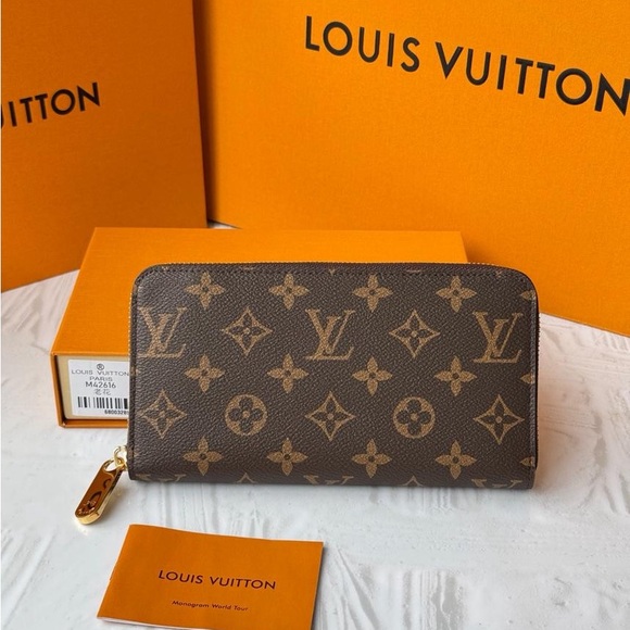 LV Zippy Wallet - Picture 1 of 3